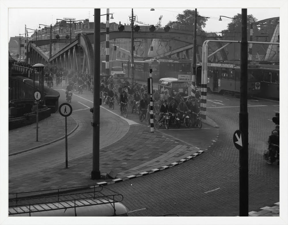 Brommers op de Koninginnebrug - 1964