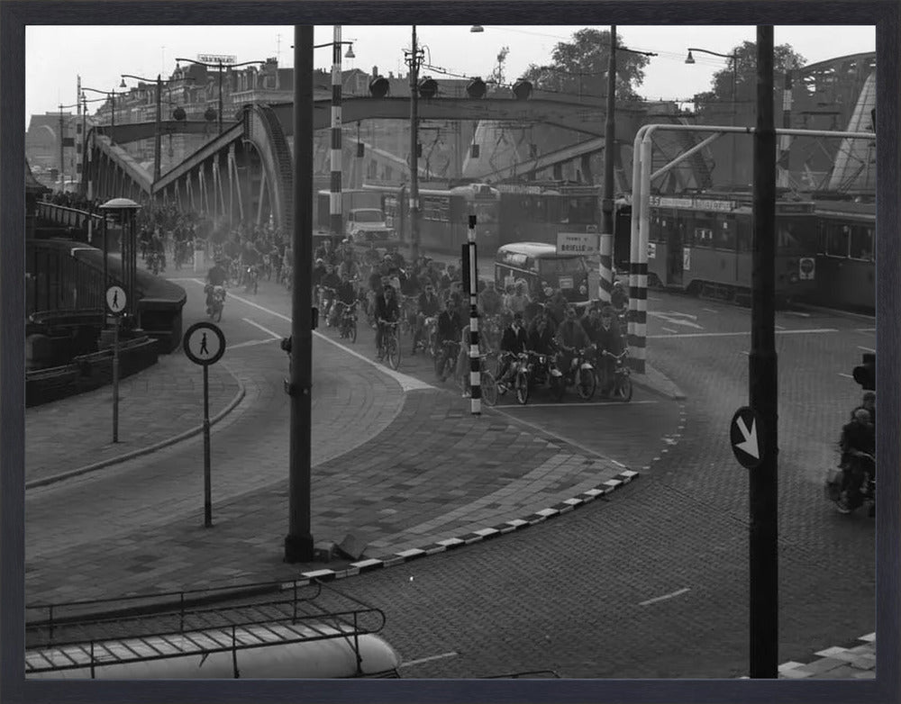Brommers op de Koninginnebrug - 1964