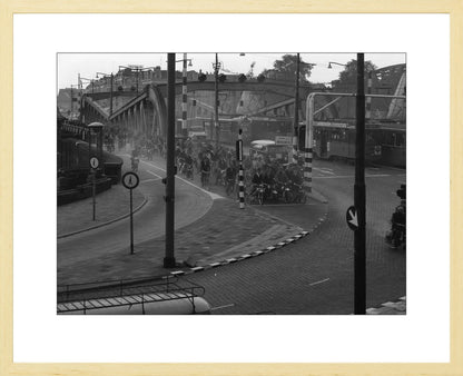 Brommers op de Koninginnebrug - 1964