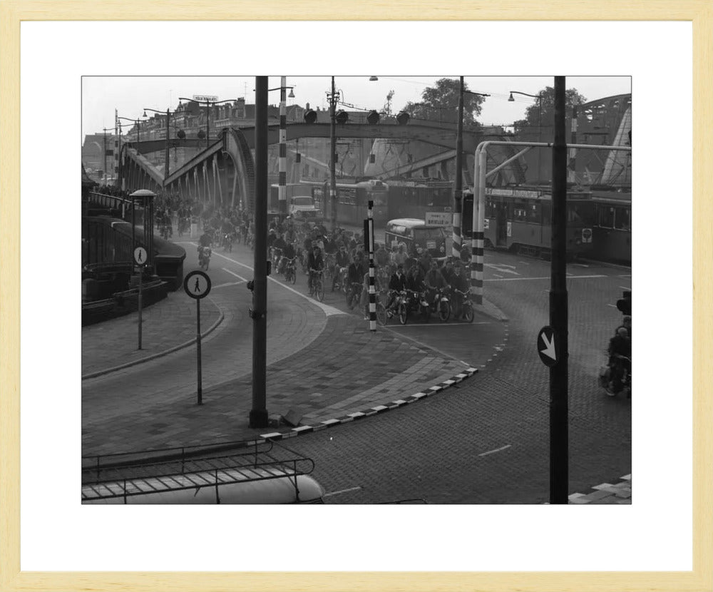 Brommers op de Koninginnebrug - 1964