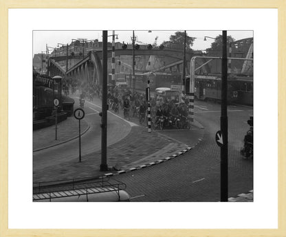 Brommers op de Koninginnebrug - 1964
