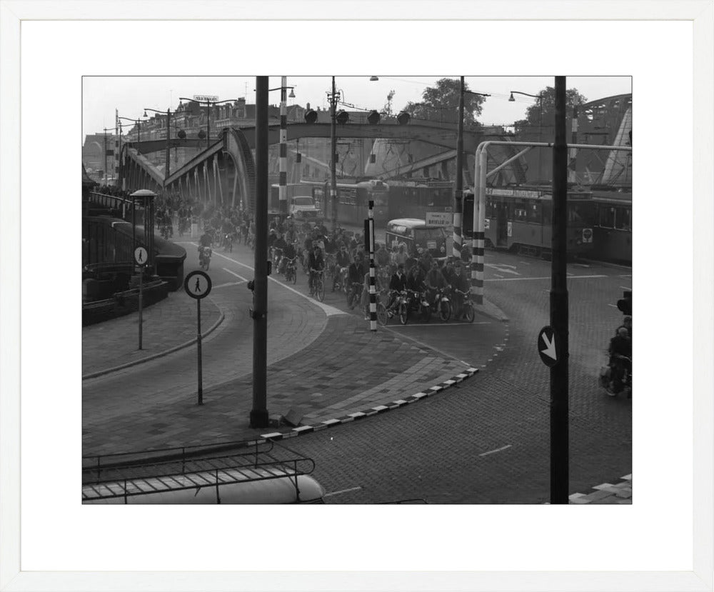 Brommers op de Koninginnebrug - 1964