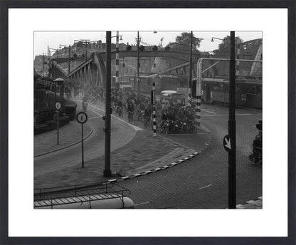Brommers op de Koninginnebrug - 1964