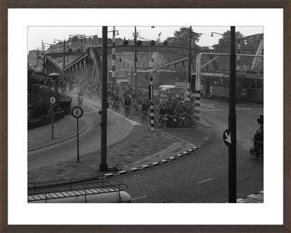 Brommers op de Koninginnebrug - 1964