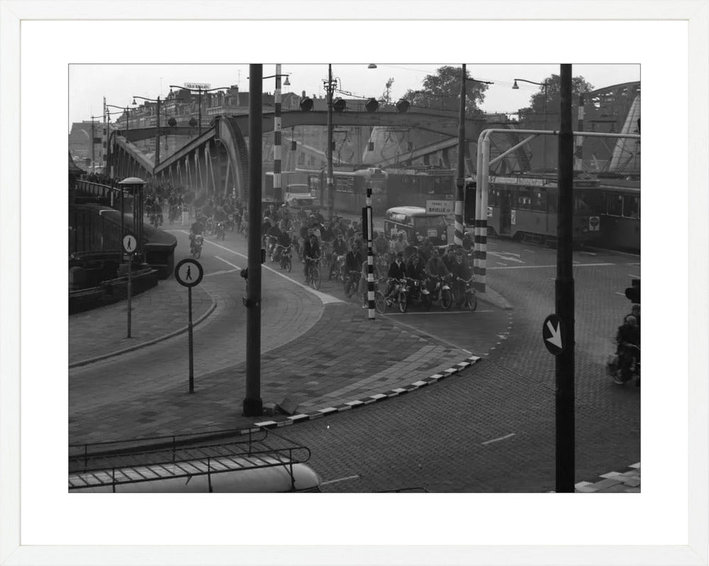 Brommers op de Koninginnebrug - 1964