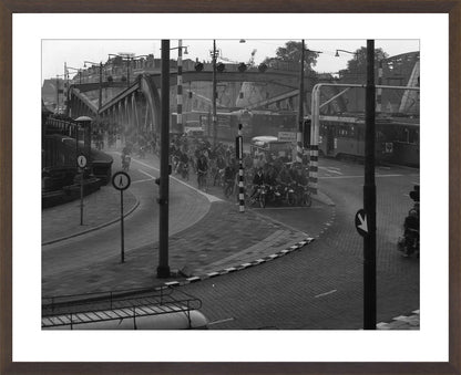 Brommers op de Koninginnebrug - 1964