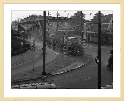 Brommers op de Koninginnebrug - 1964