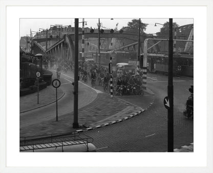 Brommers op de Koninginnebrug - 1964