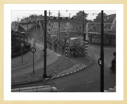 Brommers op de Koninginnebrug - 1964