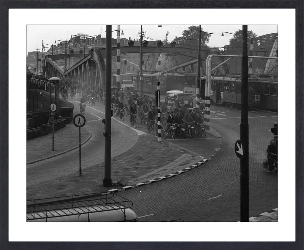 Brommers op de Koninginnebrug - 1964