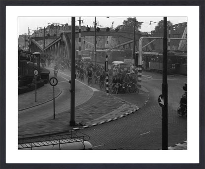 Brommers op de Koninginnebrug - 1964