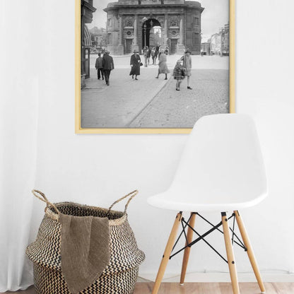 Oude foto van de Delftse Poort in Rotterdam rond 1925 – canvas in naturel baklijst in keuken