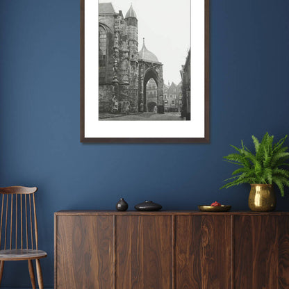 Zwart-witfoto uit 1938 van de Sint-Stevenskerk in Nijmegen. – donkerbruine wissellijst in woonkamer