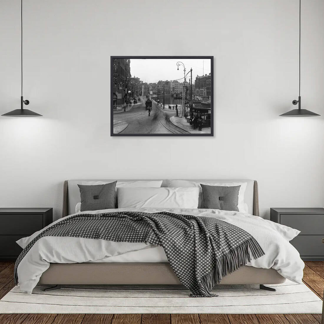 Zwart-witfoto uit 1930 van het Rokin in Amsterdam met tram lijn 11 ter hoogte van het Muntplein. – canvas zwarte baklijst in slaapkamer