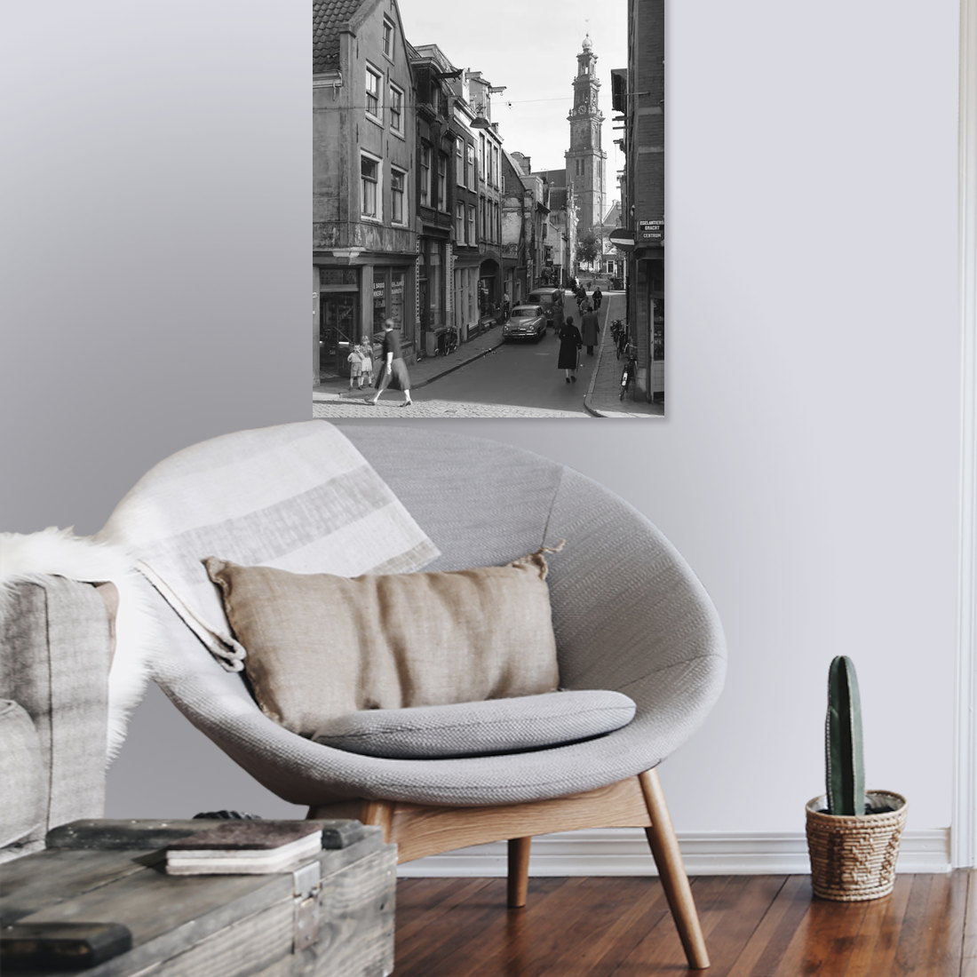 Zwart-witfoto uit 1957 van de Eerste Leliedwarsstraat in de Jordaan in Amsterdam. – canvas zonder lijst in leeshoek