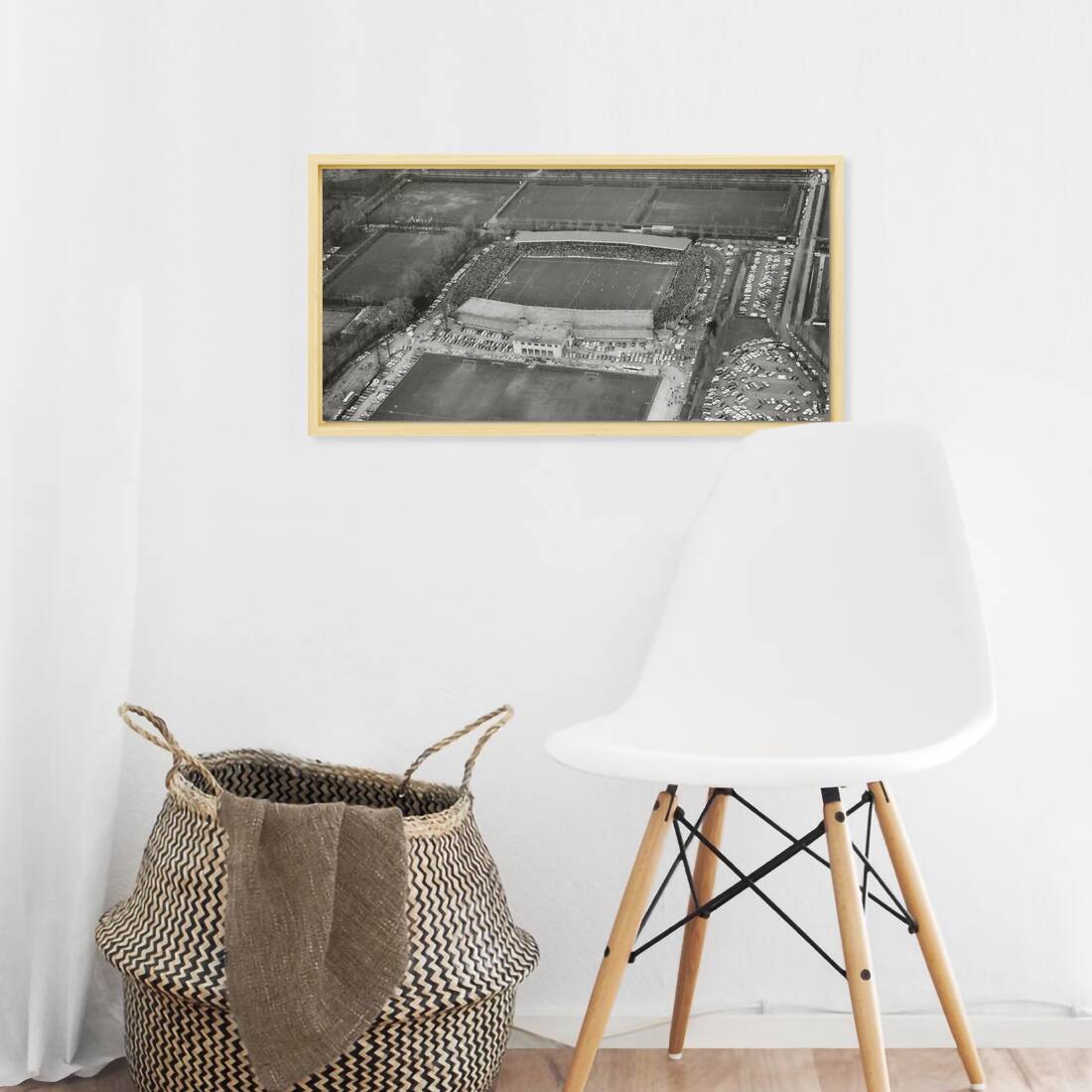 Zwart-witfoto luchtfoto uit 1971 van het Ajaxstadion De Meer in Middenmeer in Amsterdam. – canvas naturel baklijst in keuken