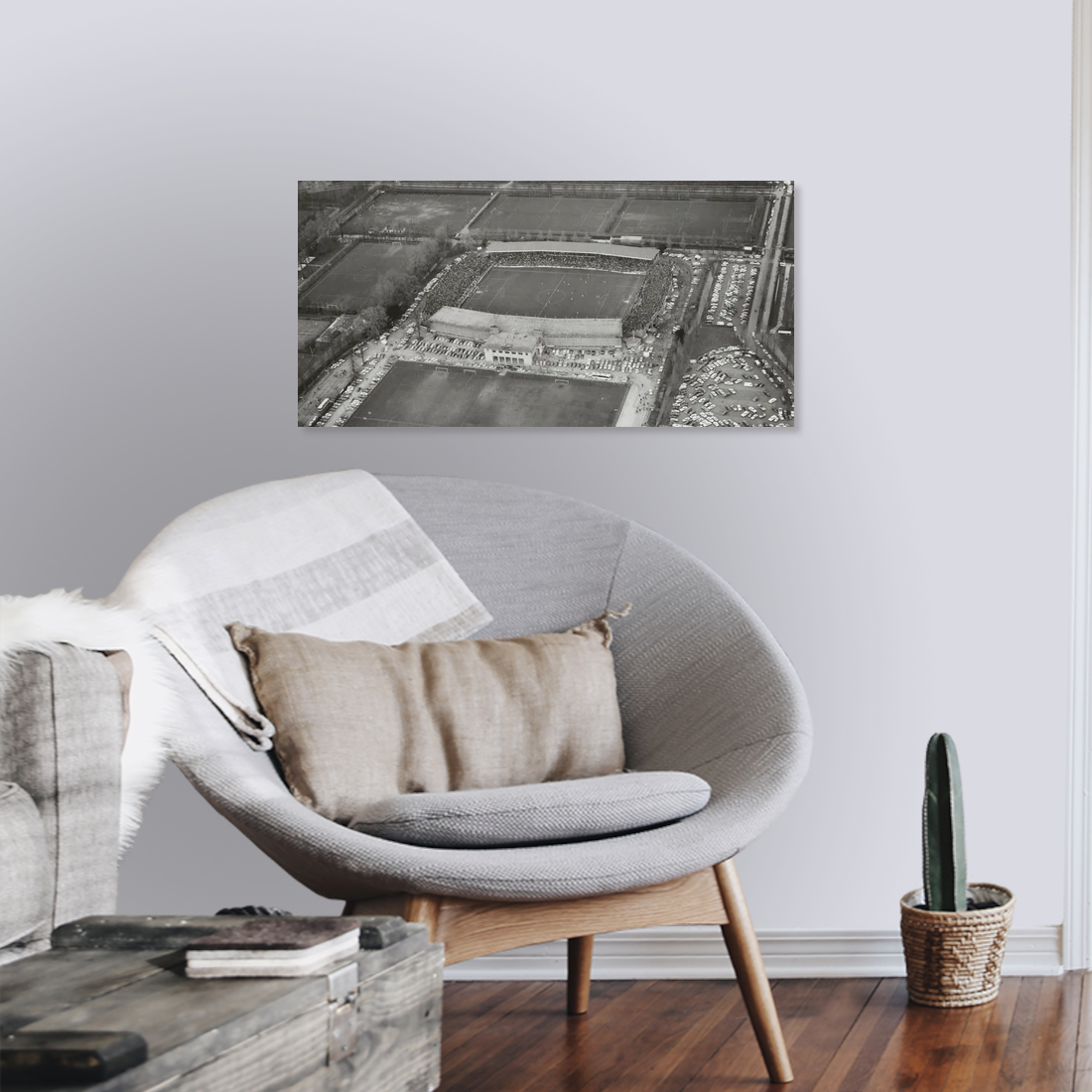 Zwart-witfoto luchtfoto uit 1971 van het Ajaxstadion De Meer in Middenmeer in Amsterdam. – canvas zonder lijst in leeshoek