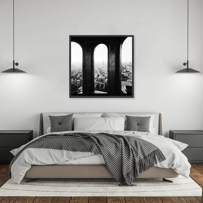 Zwart-witfoto uit omstreeks 1953 van een panorama vanaf de Sint Nicolaaskerk in Amsterdam. – canvas zwarte baklijst in slaapkamer