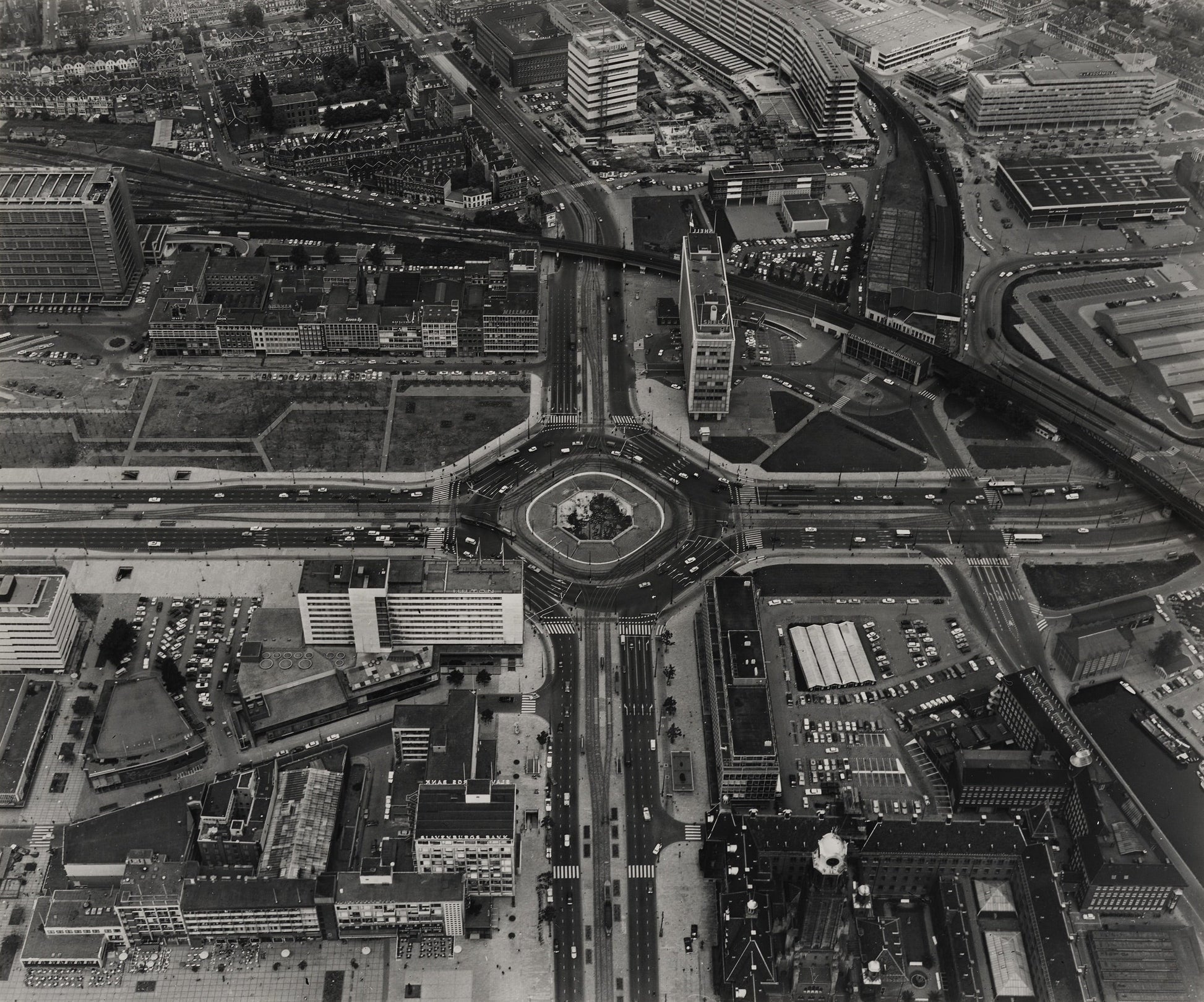 Historische foto van het Hofplein gezien van boven in Rotterdam rond 1969