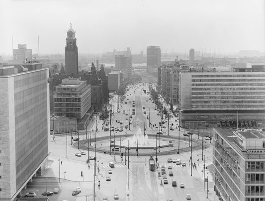 Historische foto van het Hofplein en de Coolsingel in Rotterdam rond 1968