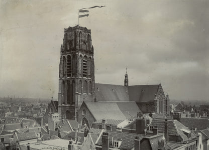Historische foto van de wapperende Laurenskerk in Rotterdam rond 1907