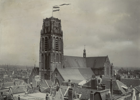 Historische foto van de wapperende Laurenskerk in Rotterdam rond 1907