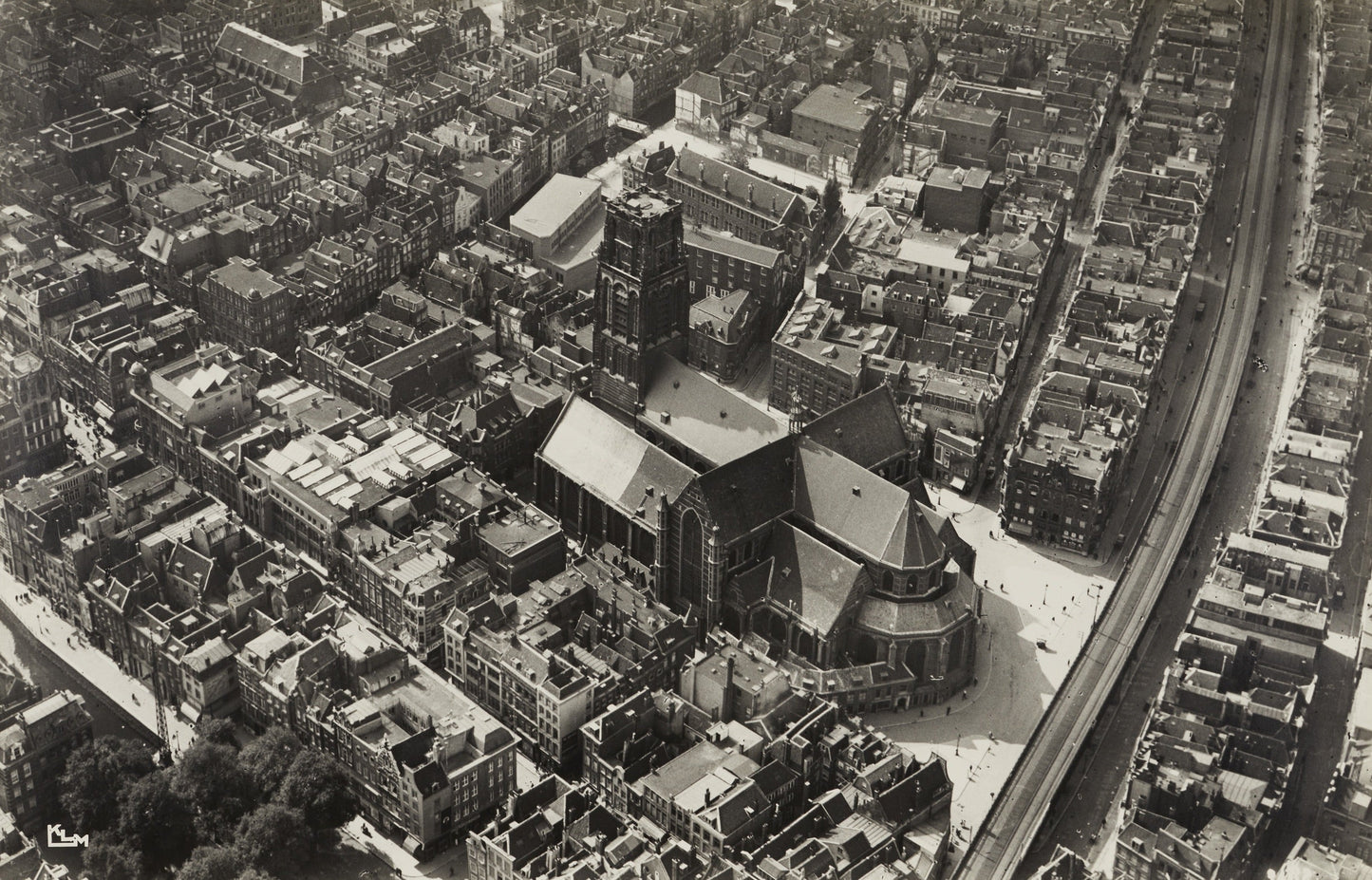 Historische foto van de Laurenskerk in de stad Rotterdam rond 1938