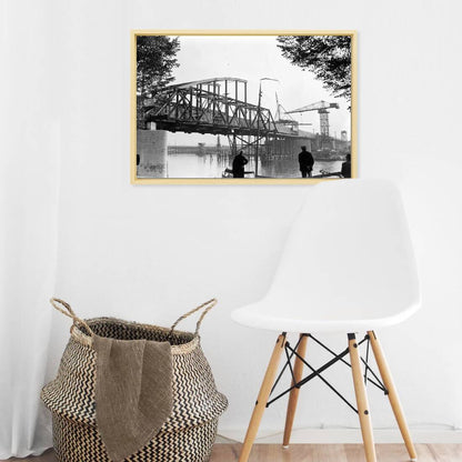 Zwart-witfoto uit 1934 van de bouw van de Rijnbrug bij Arnhem. – canvas naturel baklijst in keuken