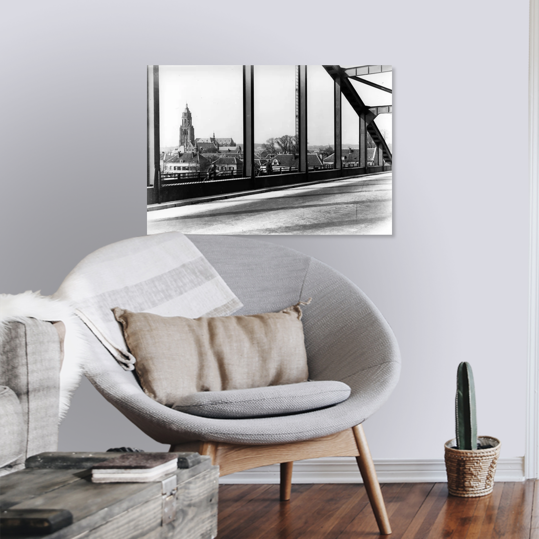 Zwart-witfoto uit omstreeks 1935 vanaf de Rijnbrug bij Arnhem met zicht op de Grote Kerk. – canvas zonder lijst in leeshoek