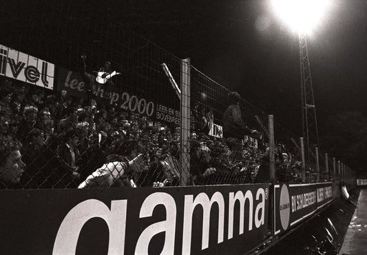 Zwart-witfoto uit 1981 van een voetbalwedstrijd in het Nieuwe Monnikenhuize in Arnhem.