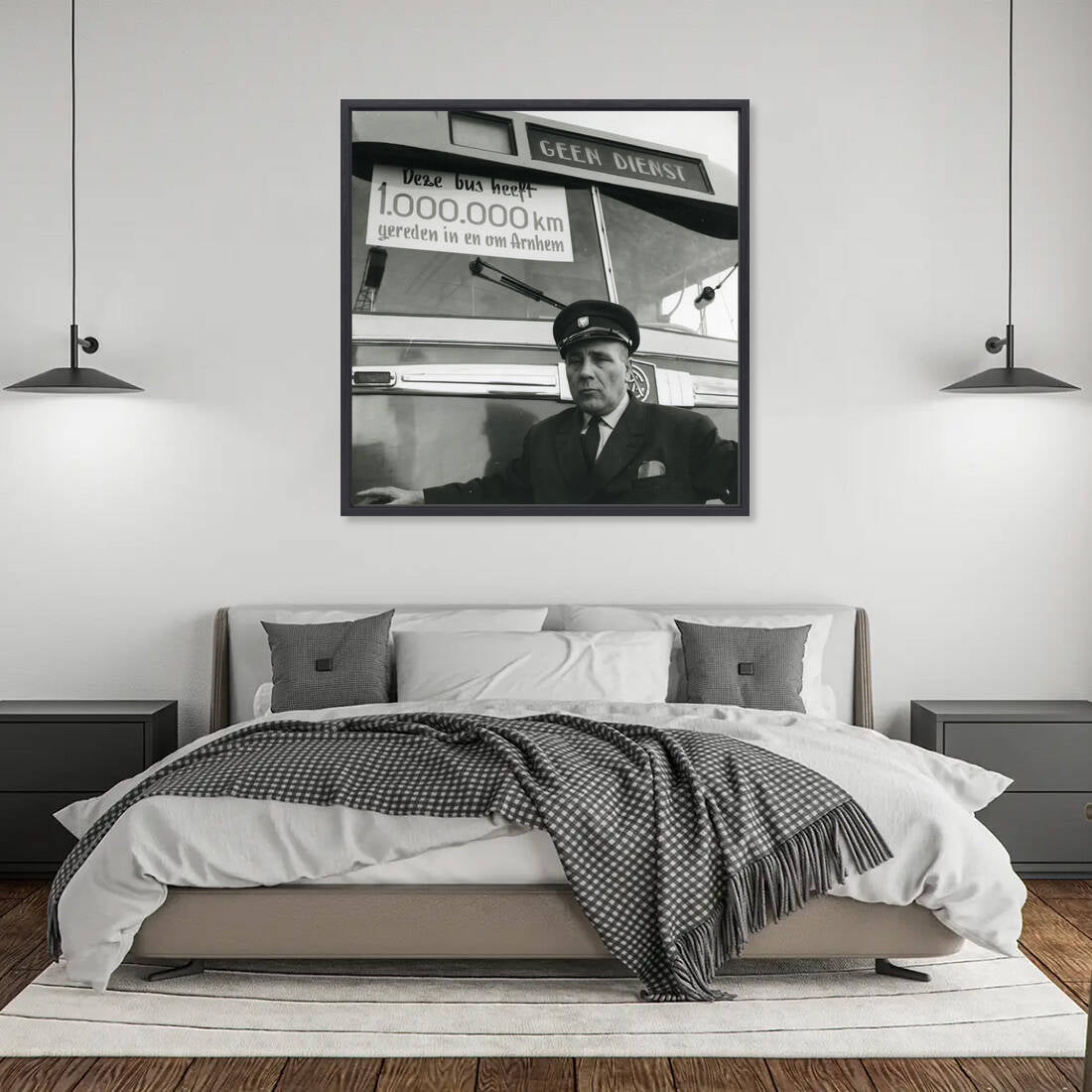 Zwart-witfoto uit 1964 van de tentoonstelling 'Van Omnibus tot Trolleybus' in Arnhem. – canvas zwarte baklijst in slaapkamer