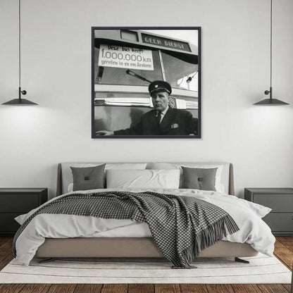 Zwart-witfoto uit 1964 van de tentoonstelling 'Van Omnibus tot Trolleybus' in Arnhem. – canvas zwarte baklijst in slaapkamer