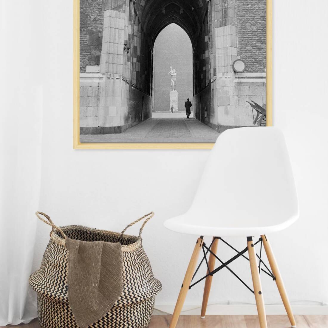 Zwart-witfoto uit 1954 van de Dom in Utrecht met zicht op het verzetsmonument. – canvas naturel baklijst in keuken