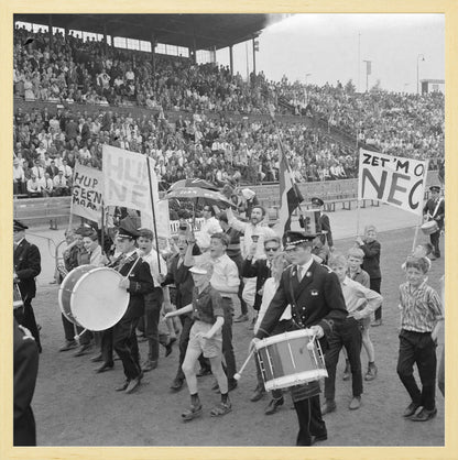 NEC-supporters in het Goffertstadion - 1964