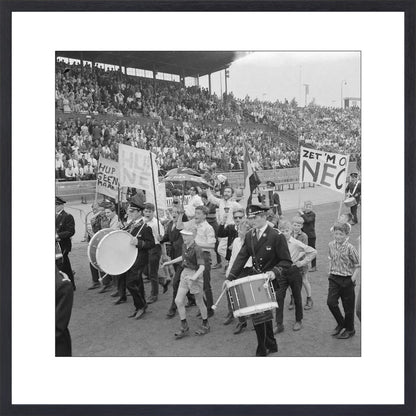 NEC-supporters in het Goffertstadion - 1964