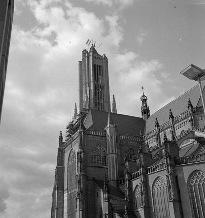 Zwart-witfoto uit 1964 van de heropening van de Eusebiustoren in Arnhem.