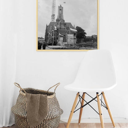 Zwart-witfoto uit 1964 van de inwijding van de Eusebiustoren in Arnhem. – canvas naturel baklijst in keuken
