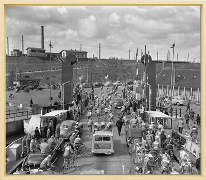 Ronde van Nederland op de pont bij Hembrug - 1955