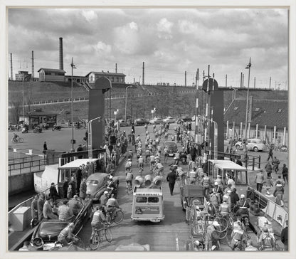 Ronde van Nederland op de pont bij Hembrug - 1955