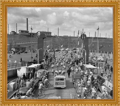 Ronde van Nederland op de pont bij Hembrug - 1955