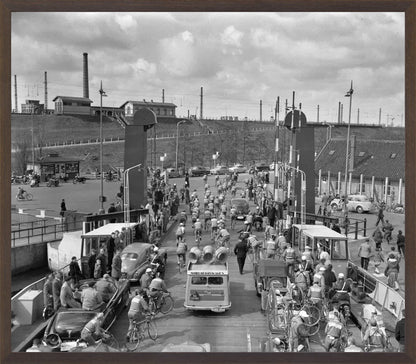Ronde van Nederland op de pont bij Hembrug - 1955