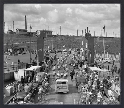 Ronde van Nederland op de pont bij Hembrug - 1955