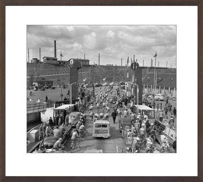 Ronde van Nederland op de pont bij Hembrug - 1955