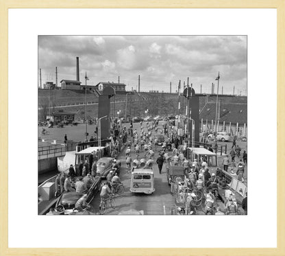 Ronde van Nederland op de pont bij Hembrug - 1955