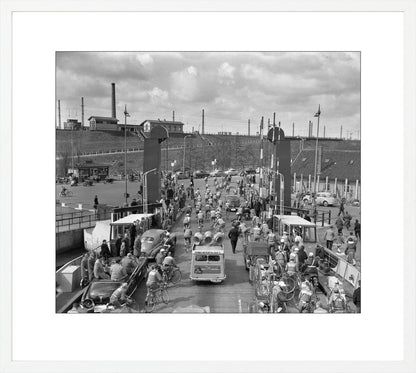 Ronde van Nederland op de pont bij Hembrug - 1955