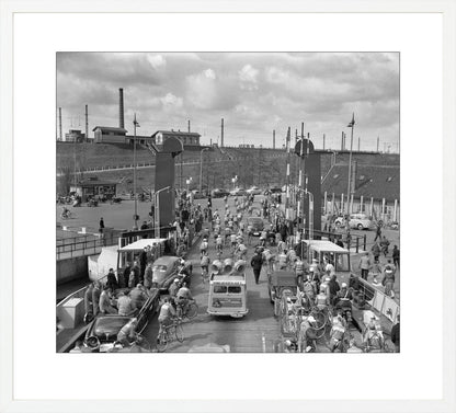 Ronde van Nederland op de pont bij Hembrug - 1955