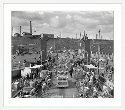Ronde van Nederland op de pont bij Hembrug - 1955
