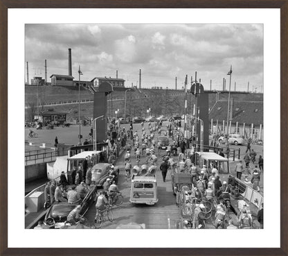 Ronde van Nederland op de pont bij Hembrug - 1955