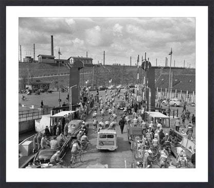 Ronde van Nederland op de pont bij Hembrug - 1955