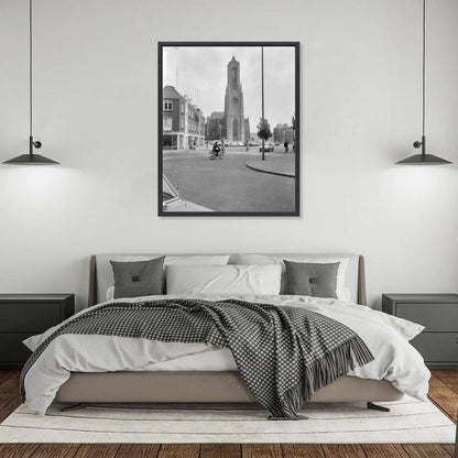 Zwart-witfoto uit 1965 van de Eusebiuskerk in Arnhem, gezien vanaf de Kleine Oord. – canvas zwarte baklijst in slaapkamer